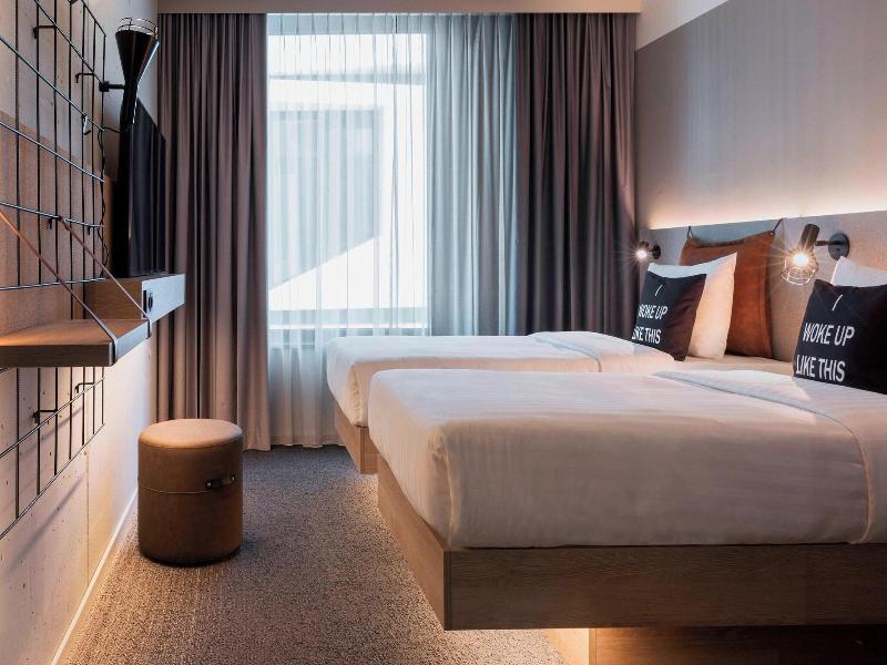 Moxy Frankfurt City Center image