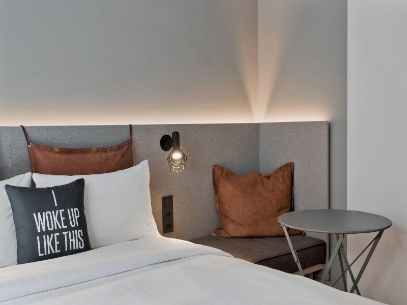 Moxy Frankfurt City Center image