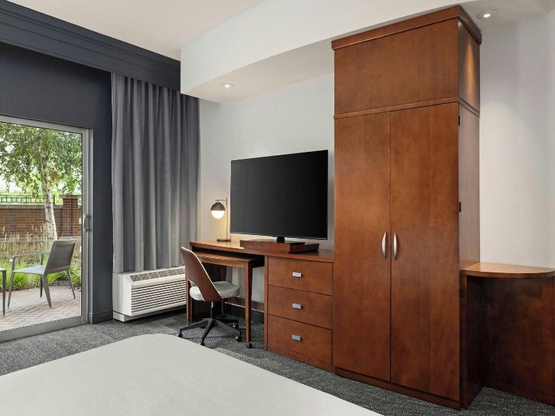 DOUBLE Accessible KING SIZE BED — photo 4