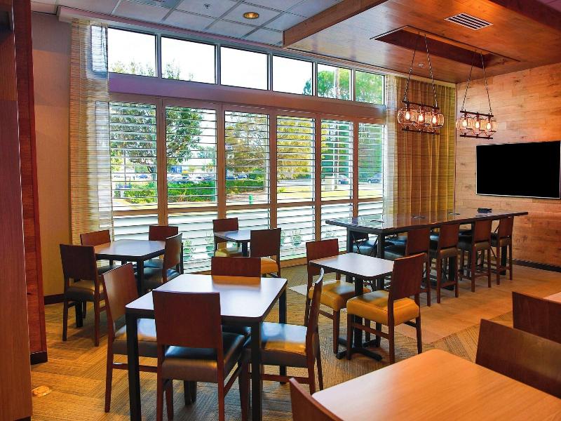 Fairfield Inn & Suites Savannah Midtown image