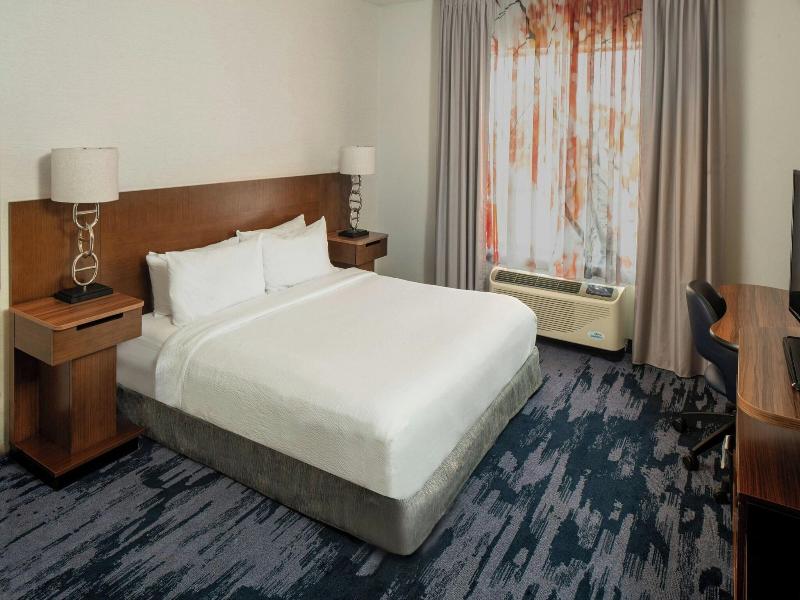 Fairfield Inn & Suites Savannah Midtown image