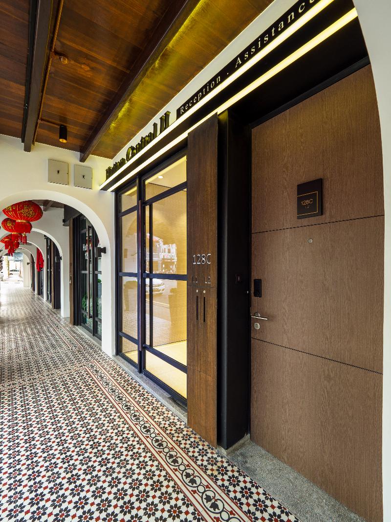 Hutton Central Hotel By PHC
