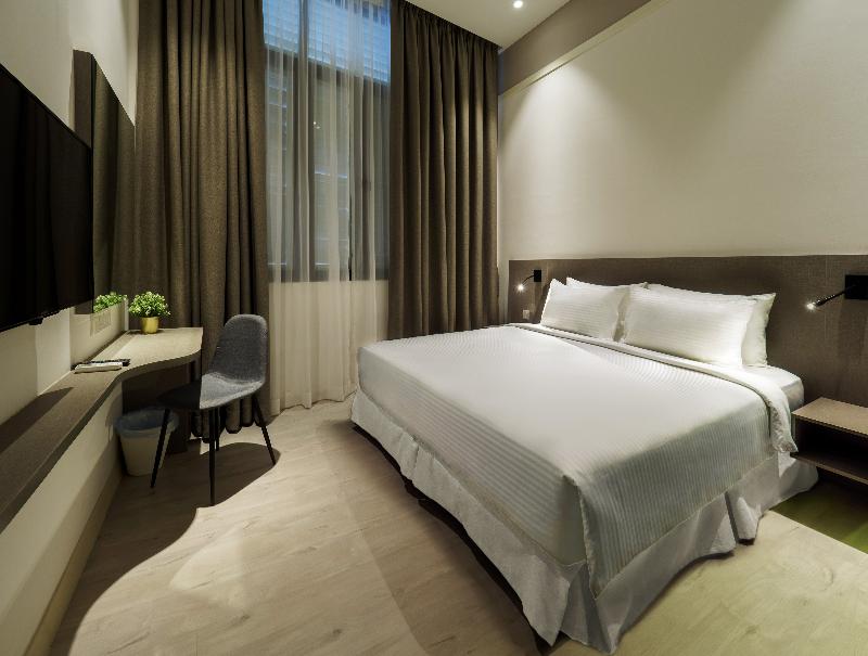 Hutton Central Hotel By PHC