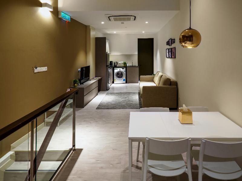 Hutton Central Hotel By PHC