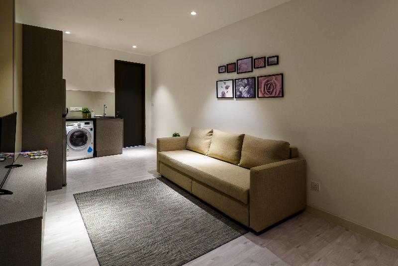 Hutton Central Hotel By PHC