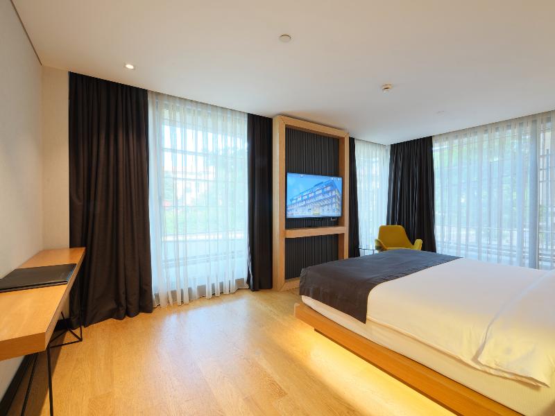Metropolitan Hotels Bosphorus image
