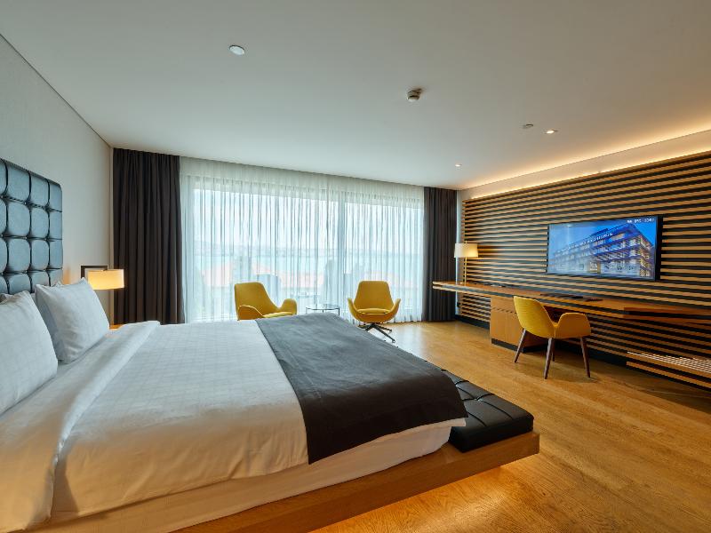Metropolitan Hotels Bosphorus image