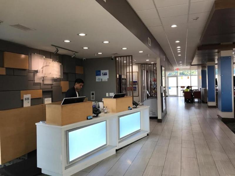 Holiday Inn Express Suites Bensenville O'Hare IHG image