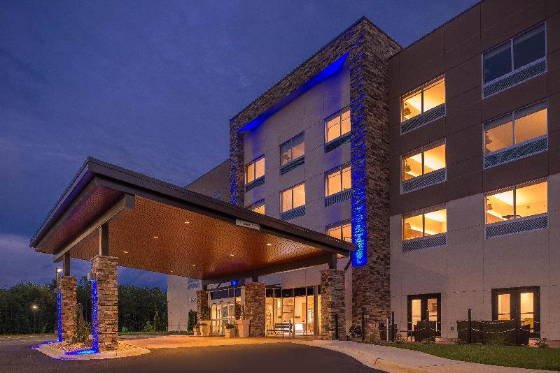 Holiday Inn Express Farmville image