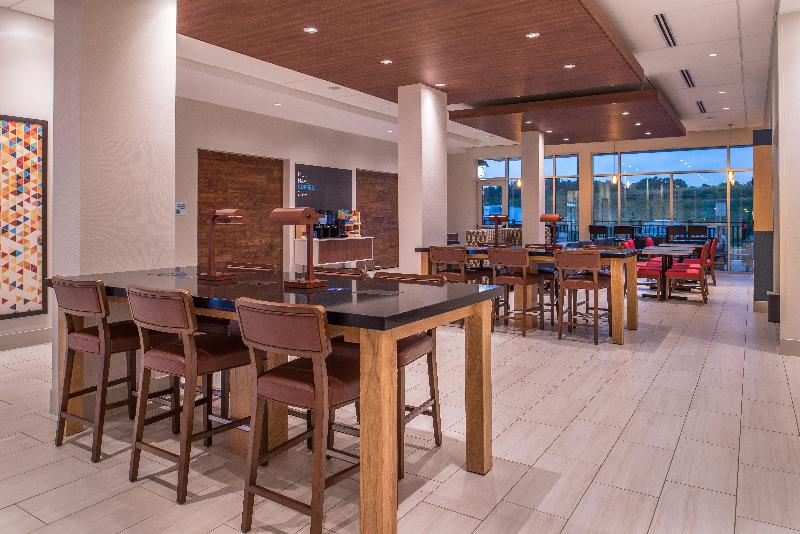 Holiday Inn Express Farmville image