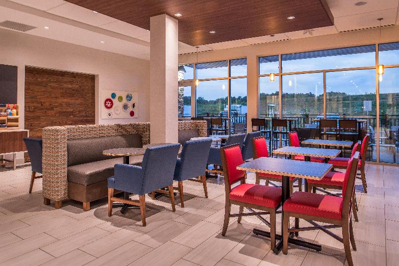 Holiday Inn Express Farmville image
