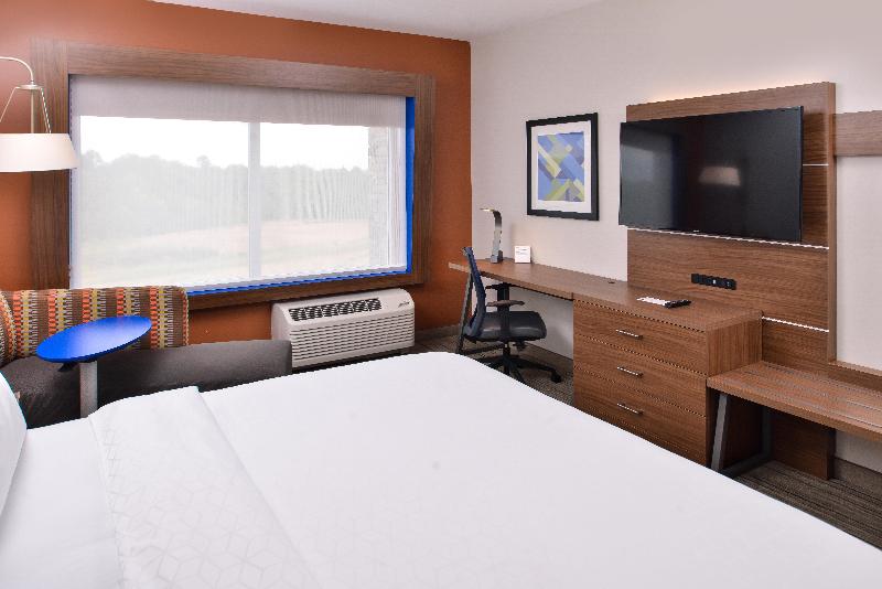 Holiday Inn Express Farmville image