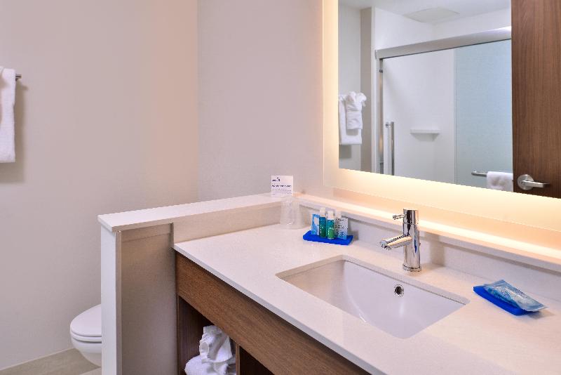 Holiday Inn Express Farmville image