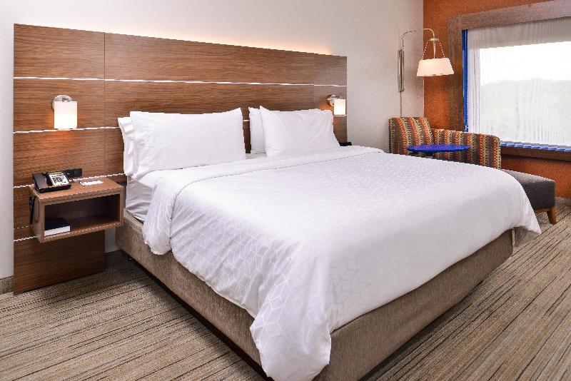 Holiday Inn Express Farmville image