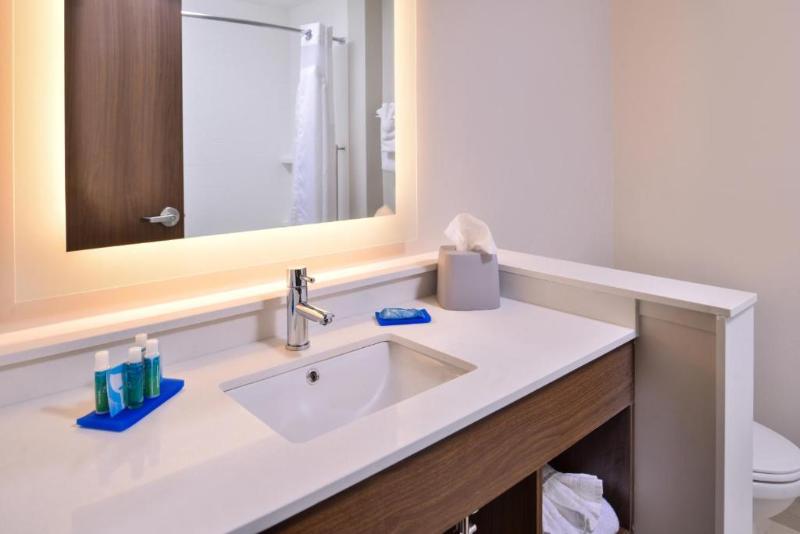 Holiday Inn Express Farmville image