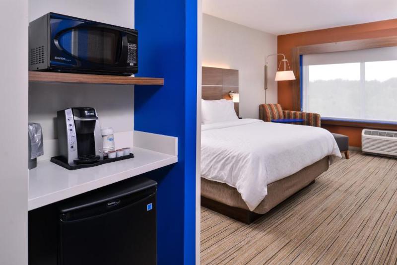 Holiday Inn Express Farmville image