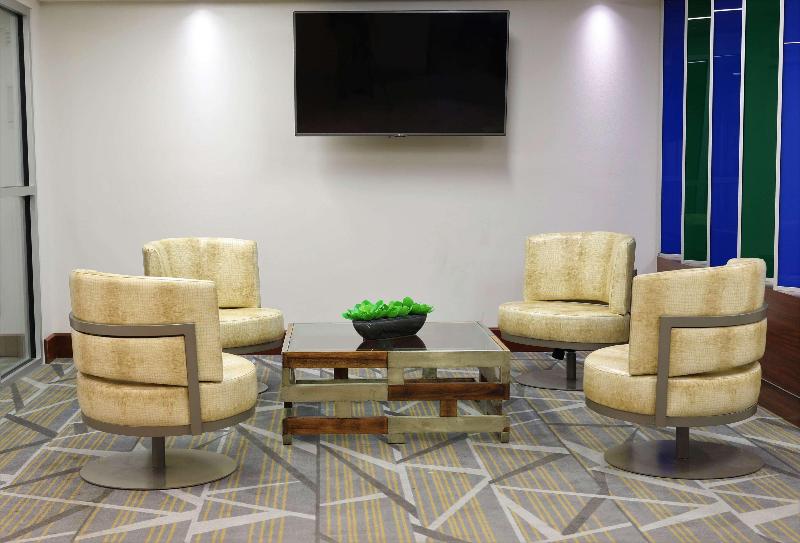 DoubleTree by Hilton Omaha Southwest