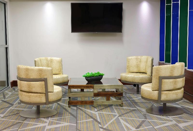 Doubletree By Hilton Omaha Southwest image