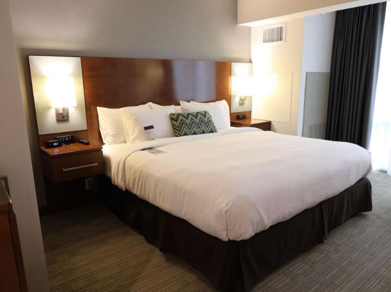 Doubletree By Hilton Omaha Southwest image