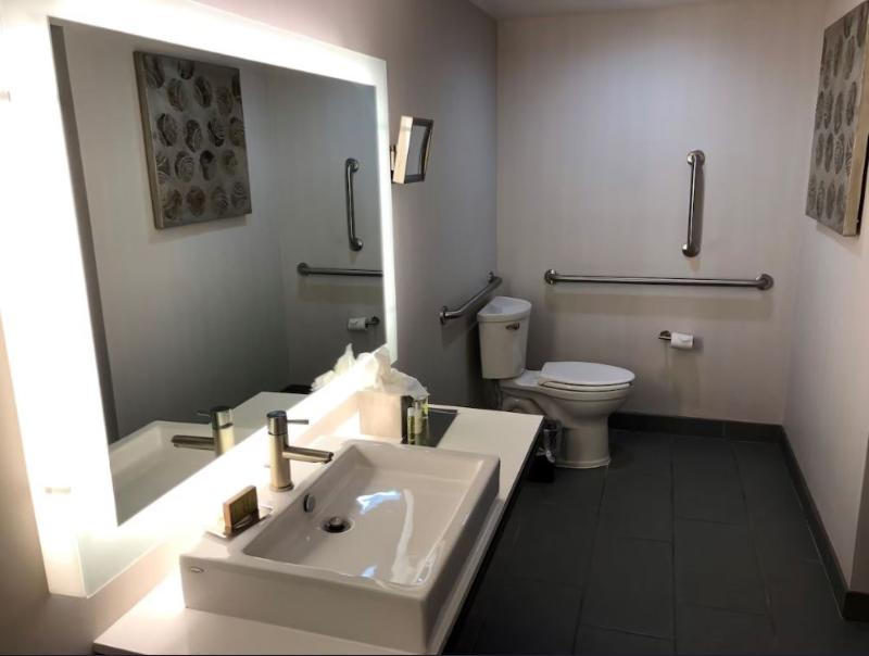 Doubletree By Hilton Omaha Southwest image
