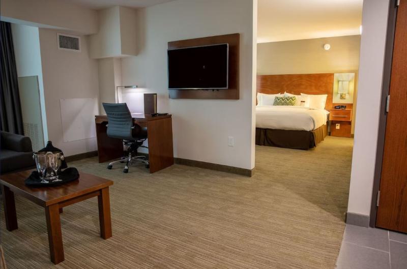 Doubletree By Hilton Omaha Southwest image