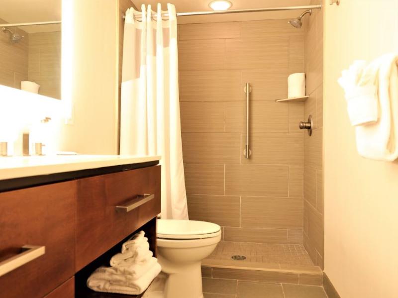 Doubletree By Hilton Omaha Southwest image