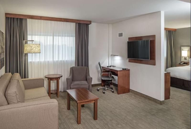 Doubletree By Hilton Omaha Southwest image
