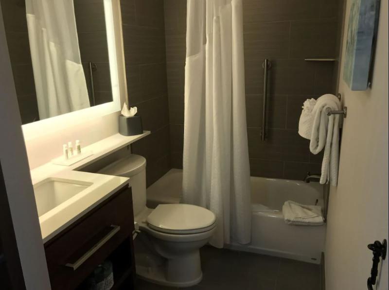Doubletree By Hilton Omaha Southwest image
