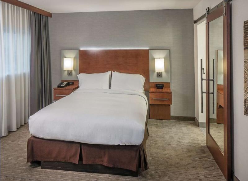 Doubletree By Hilton Omaha Southwest image