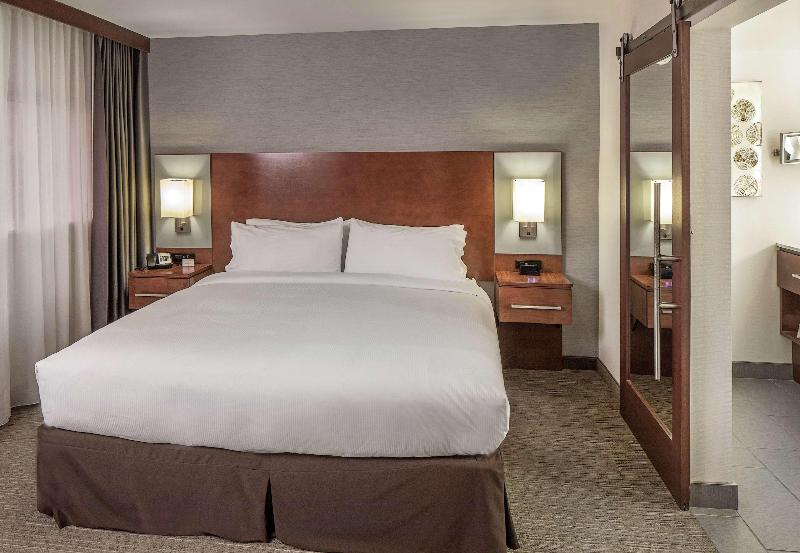 Doubletree By Hilton Omaha Southwest image