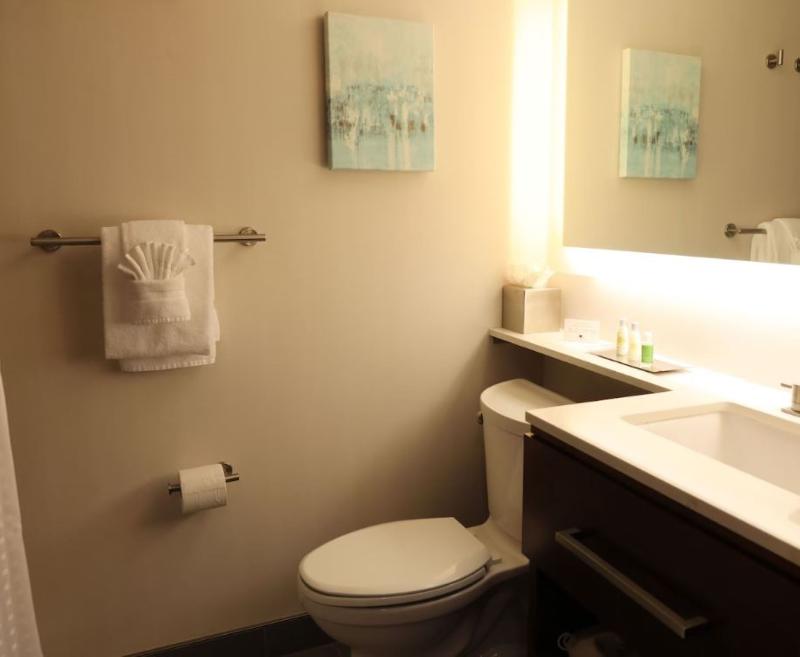 Doubletree By Hilton Omaha Southwest image