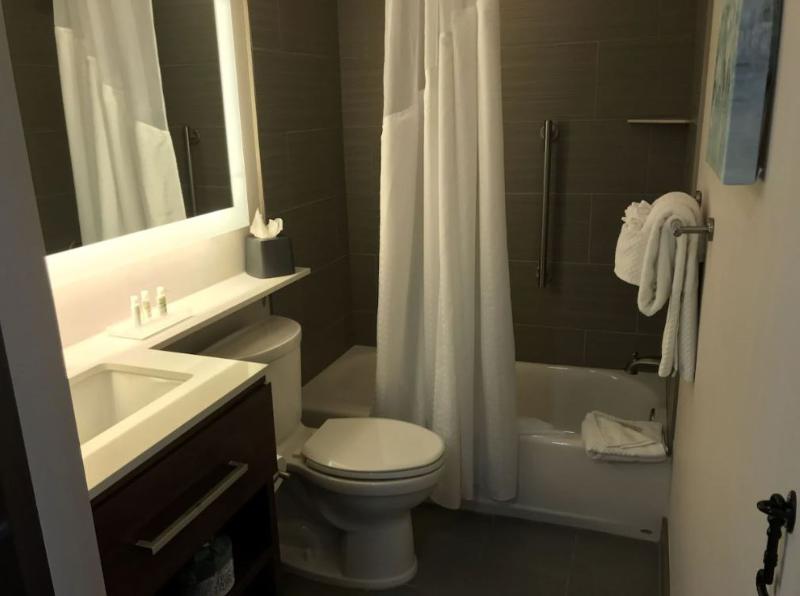 Doubletree By Hilton Omaha Southwest image