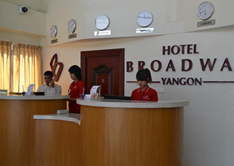 ホテル ブロードウェイ ヤンゴン