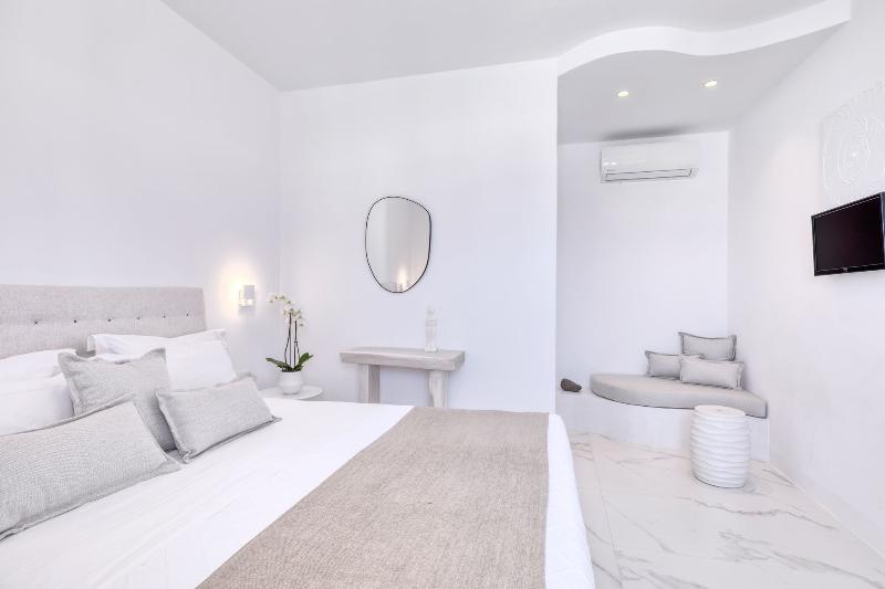Lilly Residence-All Sea View Suites | Adults Only gallery photo 26
