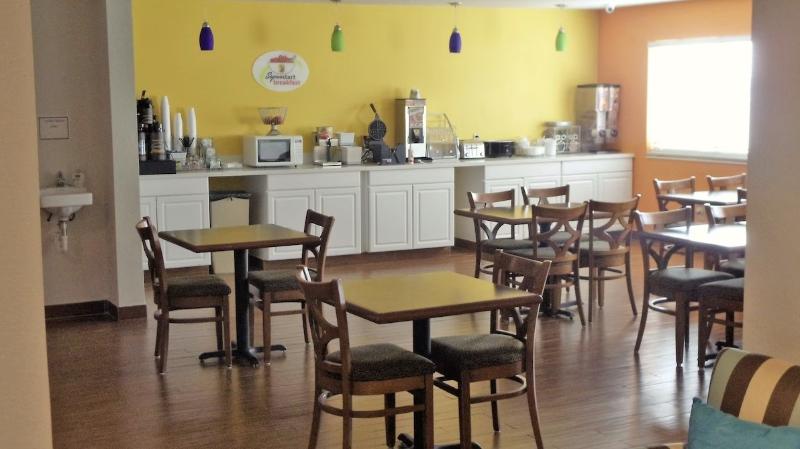 Super 8 By Wyndham Shenandoah