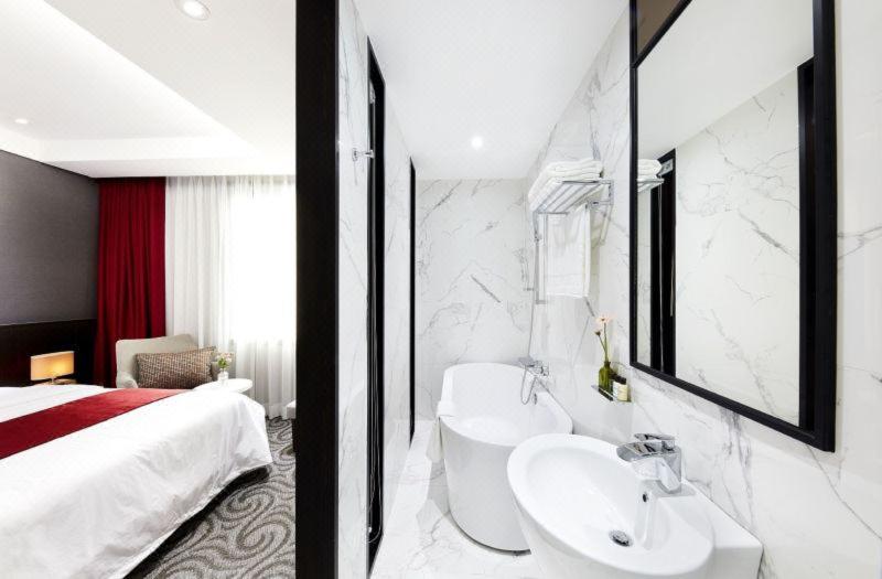 Ramada Yongin image