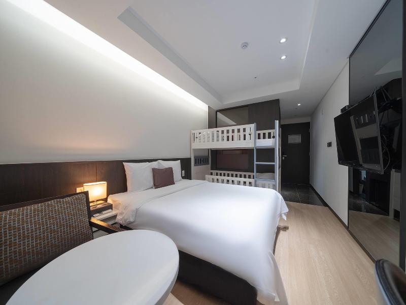 Ramada Yongin image