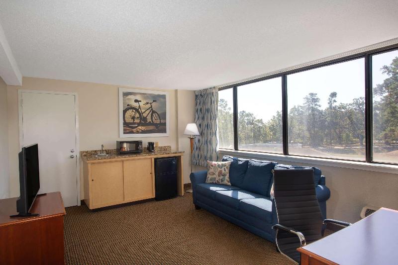 Days Inn & Suites By Wyndham Tallahassee Conf Cent image