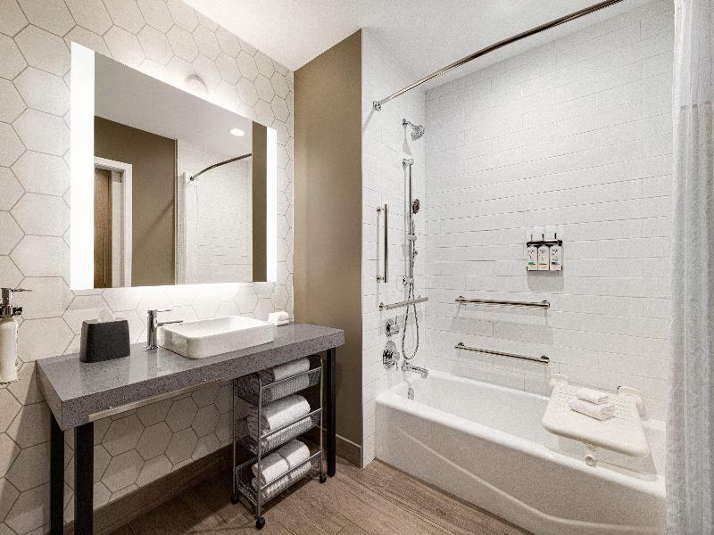 Holiday Inn & Suites Nashville Downtown - Broadway image
