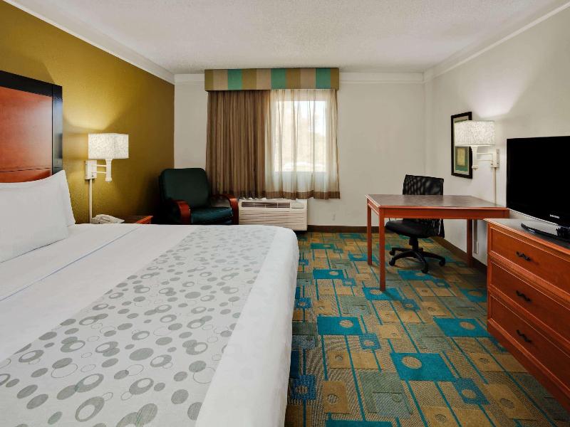 La Quinta Inn & Suites Clearwater Airport image