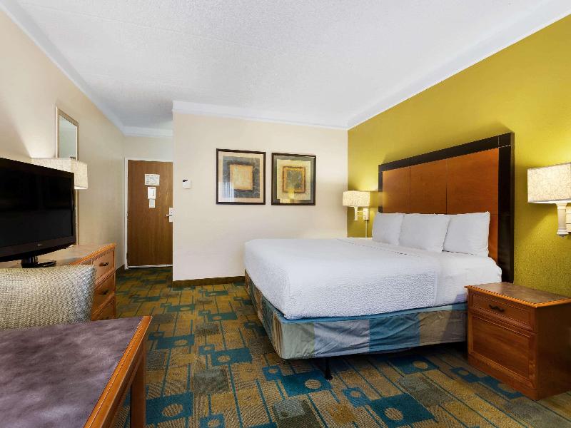 La Quinta Inn & Suites Clearwater Airport image
