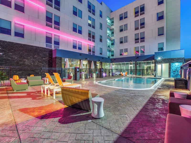 Aloft Dallas Arlington Entertainment District image