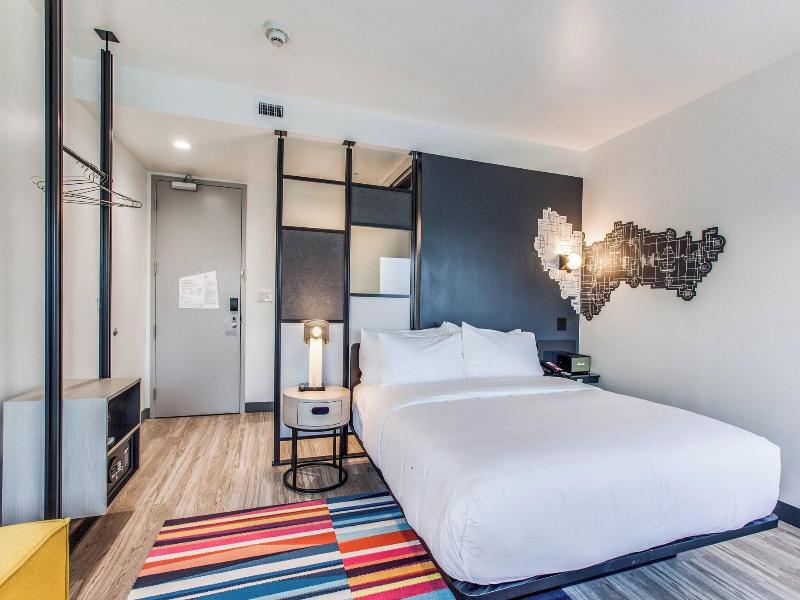 Aloft Dallas Arlington Entertainment District image