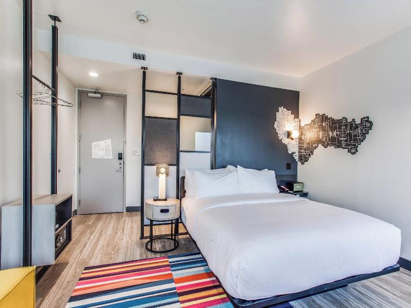 Aloft Dallas Arlington Entertainment District image
