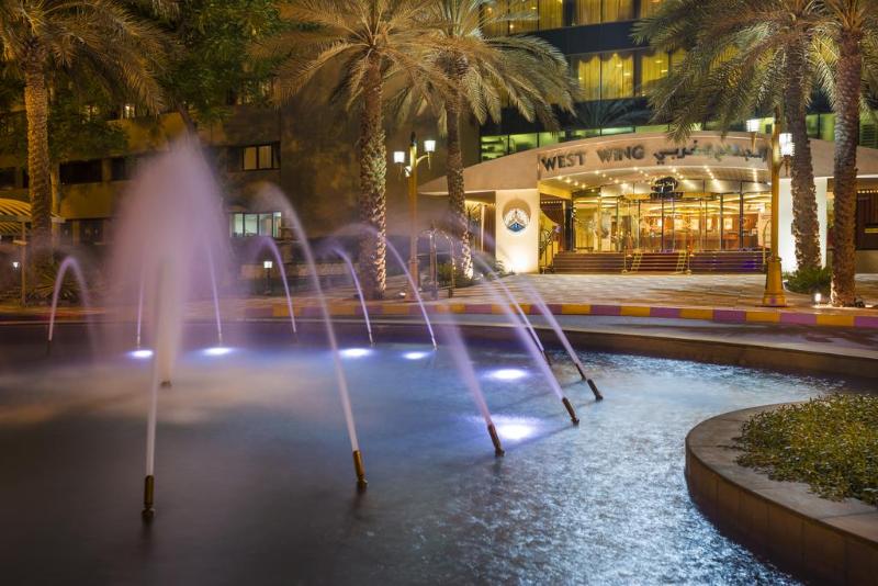 オフィサーズ クラブ & ホテル