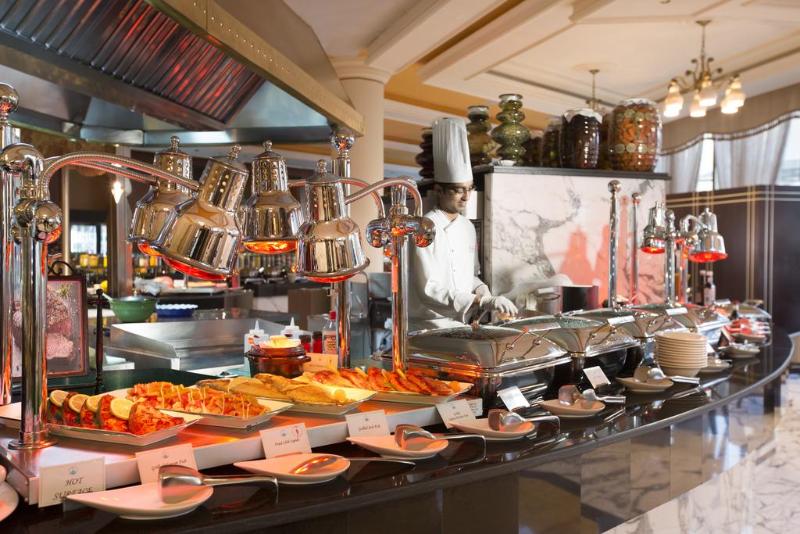 オフィサーズ クラブ & ホテル