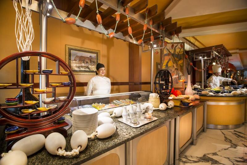 オフィサーズ クラブ & ホテル