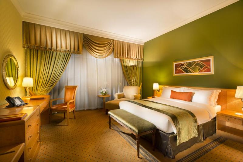 オフィサーズ クラブ & ホテル