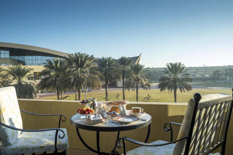 オフィサーズ クラブ & ホテル