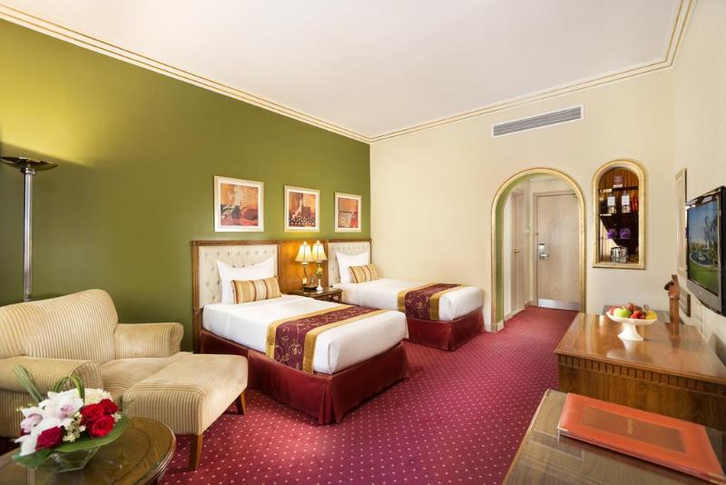 オフィサーズ クラブ & ホテル